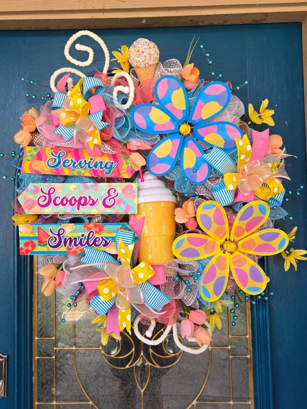 Serving Scoops & Smiles Summer Wreath